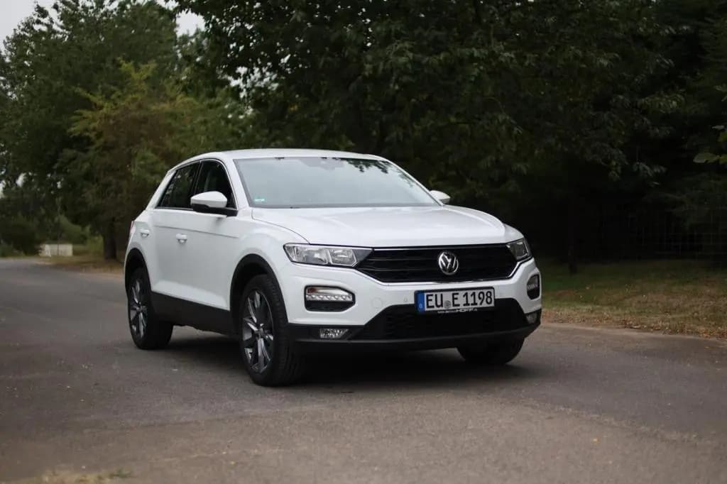 Main__Slider__Photo:Volkswagen T-Roc 1.0 TSI OPF - doppelt bereift 03/2019-0