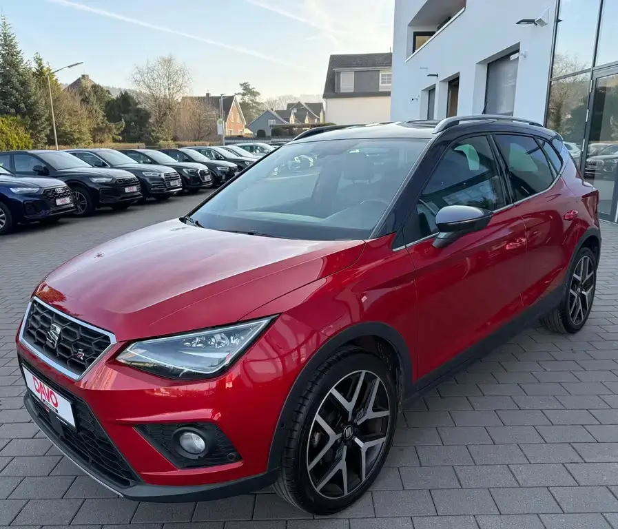 Main__Slider__Photo:Seat Arona FR 1.0 TSI//Beats Sound/LED/R-Kamera/DAB 05/2021-1