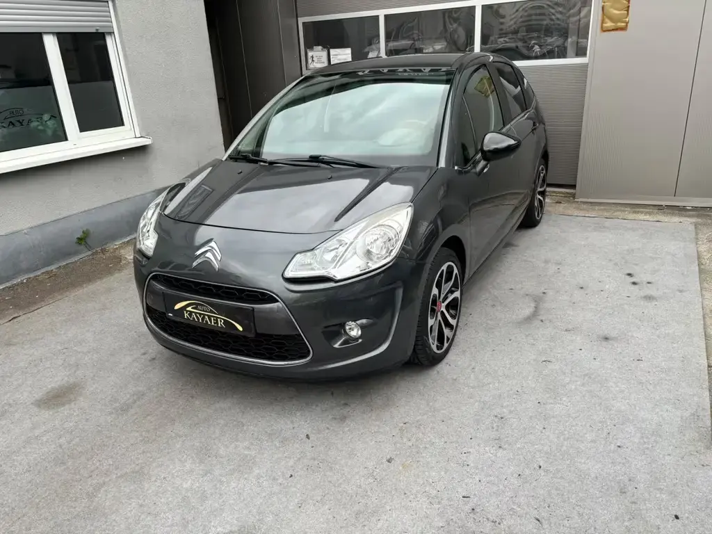 Main__Slider__Photo:Citroën C3 Red Block TEMPOMAT-PDC-KLIMAAUTOMATIK 01/2013-1