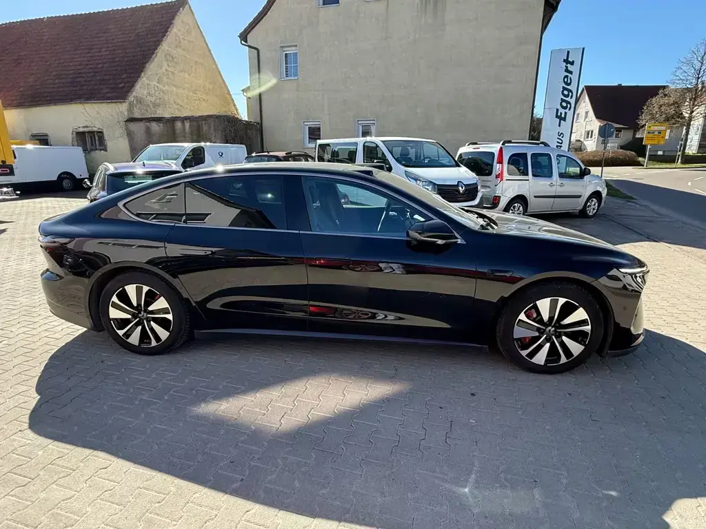 Main__Slider__Photo:NIO eT7 480 kW Baas AHK PANO LUFT Massage 08/2023-1