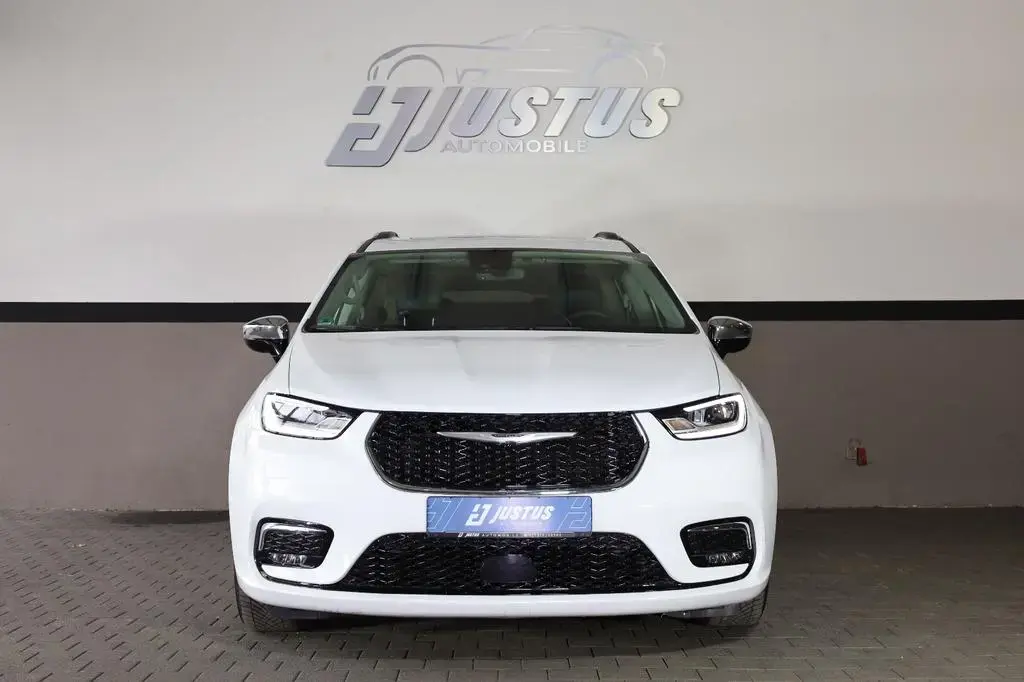 Main__Slider__Photo:Chrysler Pacifica 3.6 Hybrid Limited/PANO/SHZ/LHZ/TTW/R17 07/2023-1