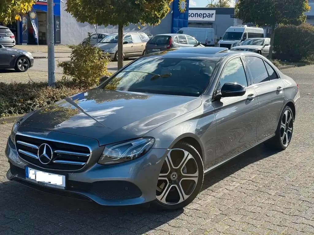 Main__Slider__Photo:Mercedes-Benz E-Class 220 d Autom. - Multibea. 08/2018-0