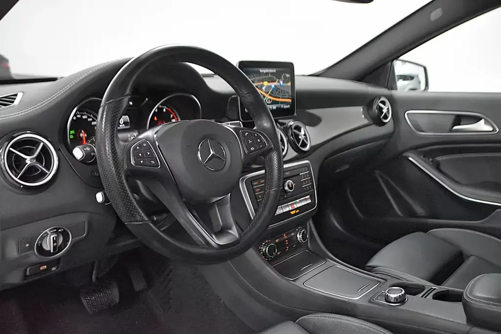 Main__Slider__Photo:Mercedes-Benz GLA-Class 200 7G-DCT AMG-STYLING-EDITION*TOP-ZUSTAND* 09/2018-1
