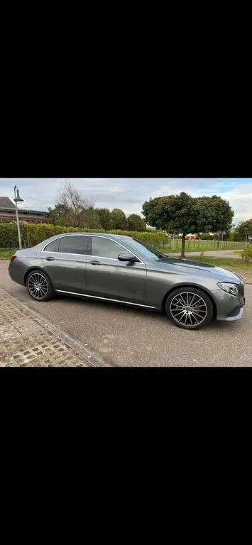 Main__Slider__Photo:Mercedes-Benz E-Class 220 d 4MATIC Autom. - 09/2019-1