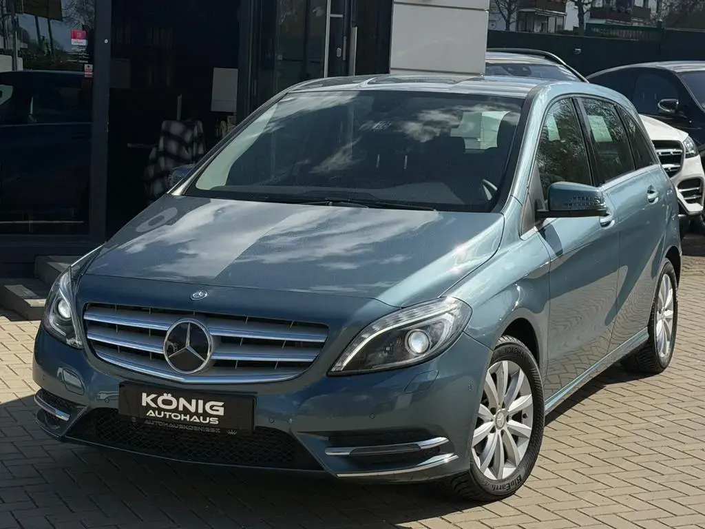 Main__Slider__Photo:Mercedes-Benz B 180 Aut. Bi-Xenon*AHK*Navi*SitzHz*PDC* 08/2014-1