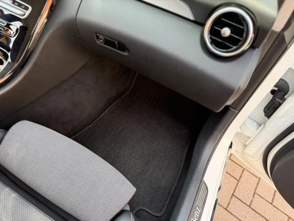 Main__Slider__Photo:Mercedes-Benz C-Class 180 T - Avantgarde Teilleder Dienstwagen 06/2017-0