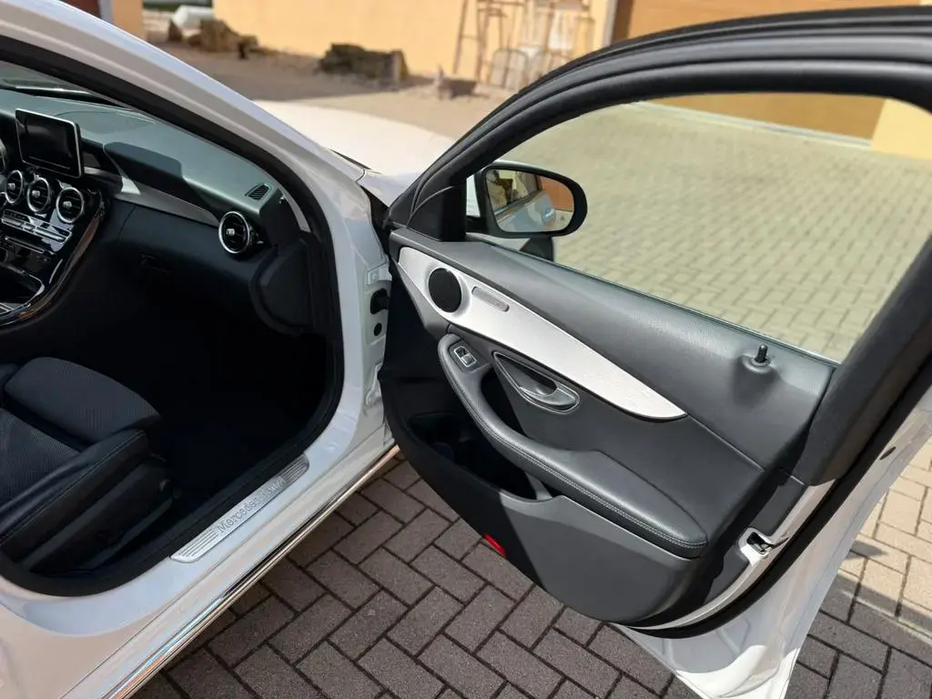 Main__Slider__Photo:Mercedes-Benz C-Class 180 T - Avantgarde Teilleder Dienstwagen 06/2017-1
