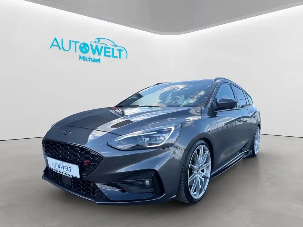 Main__Slider__Photo:Ford Focus Turnier 2.3T 280PS ST-Line KAM ACC LED APP 12/2019-0