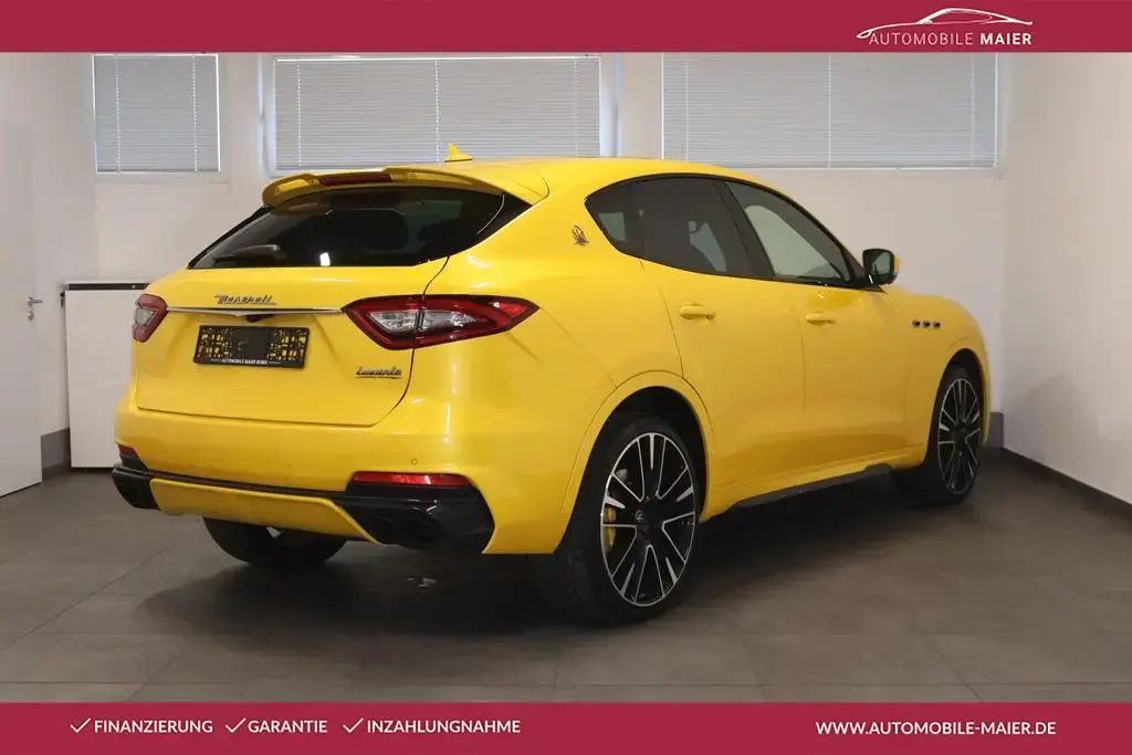 Main__Slider__Photo:Maserati Levante 3.8 V8 Trofeo-Pano-Luft-360°-B&W-LED- 01/2020-1
