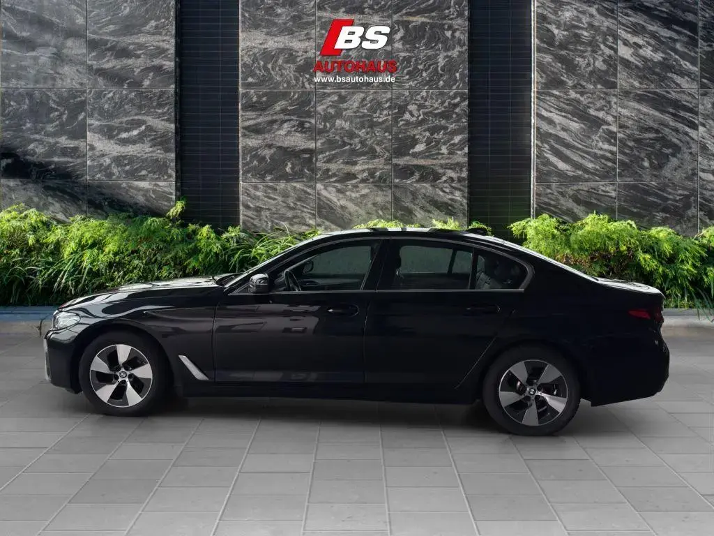Main__Slider__Photo:BMW 5 Series 520d Aut. Head-Up Innovationspaket Leder Laserli 05/2023-1