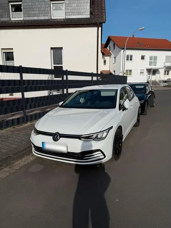 Main__Slider__Photo:Volkswagen VW Golf 8 1,5 Life BT096 TSIM6F weiß 11/2020-0
