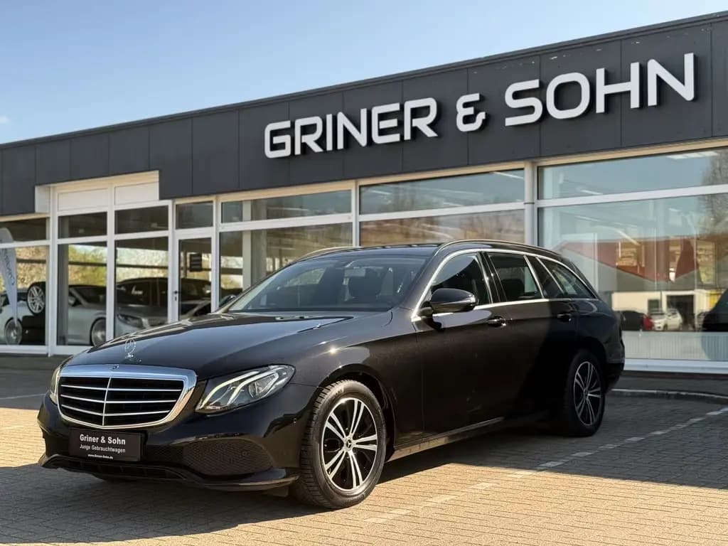 Main__Slider__Photo:Mercedes-Benz E-Class d,Avantgarde,Navi,R-Kamera,8-Fach,Shz,AHK 06/2020-0
