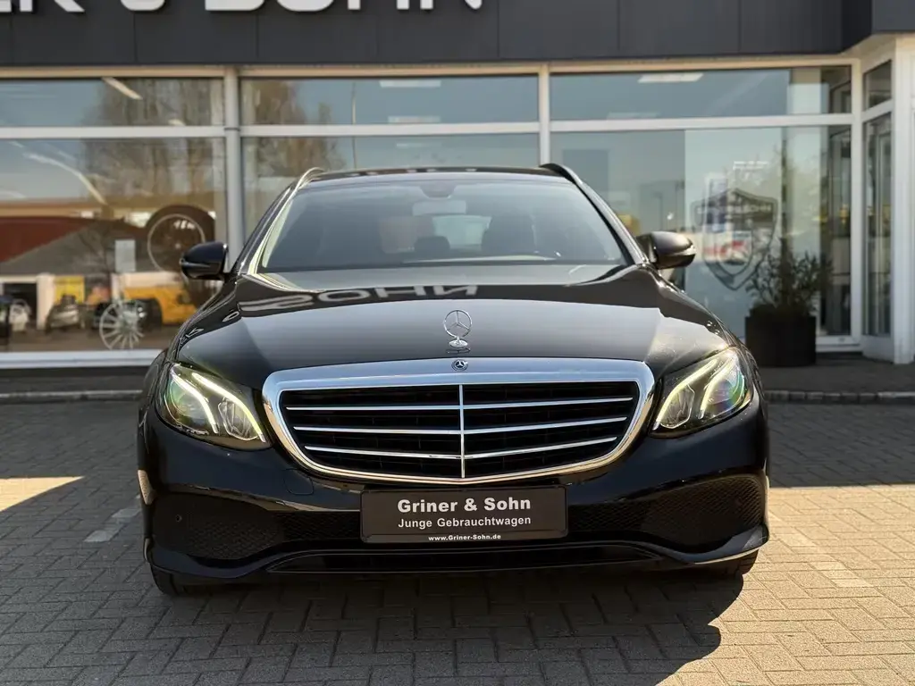 Main__Slider__Photo:Mercedes-Benz E-Class d,Avantgarde,Navi,R-Kamera,8-Fach,Shz,AHK 06/2020-1