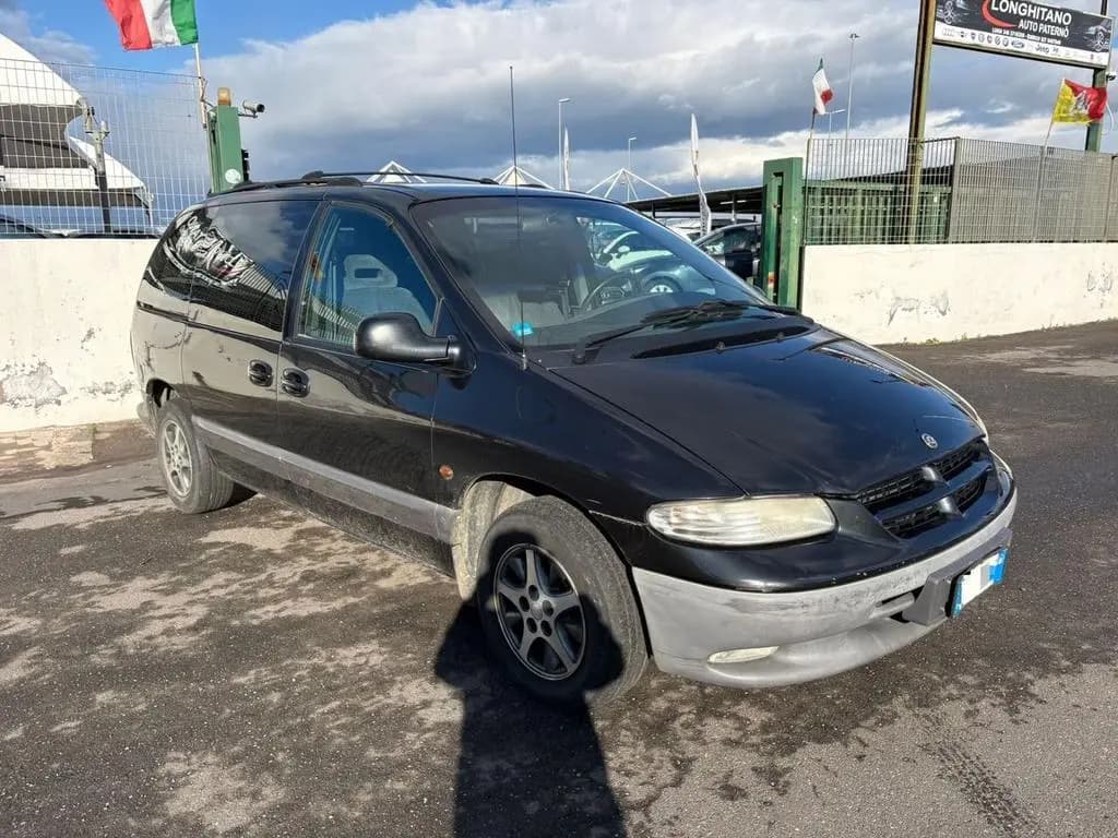 Main__Slider__Photo:Chrysler Voyager Crysler 01/2001-0
