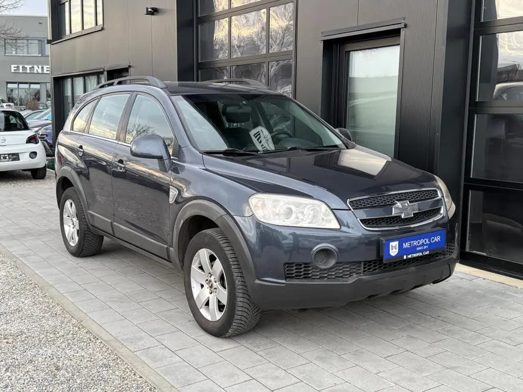 Main__Slider__Photo:Chevrolet Captiva 2.4 LS 2WD 7-SITZ/AHK/PDC/LMF+TÜV 09.27 12/2008-0