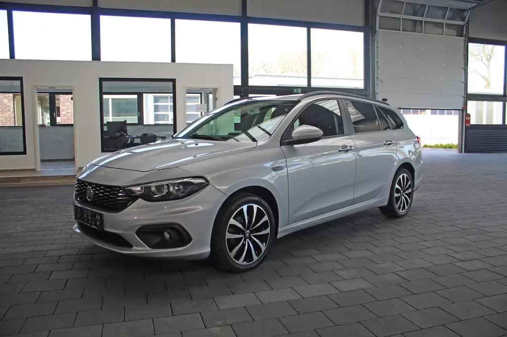 Main__Slider__Photo:Fiat Tipo 1.4 T-Jet Lounge(Sitzheizung,Navi, ACC,AHK) 12/2021-0