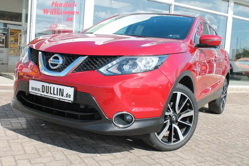 Main__Slider__Photo:Nissan Qashqai Tekna + Anhängerzug 07/2016-0