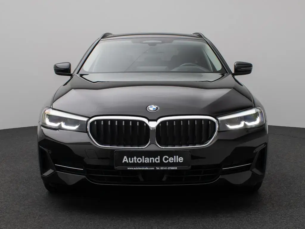 Main__Slider__Photo:BMW 5 Series 520d xD Panorama Kamera HUD DAB H/K AHK Leder 01/2023-1
