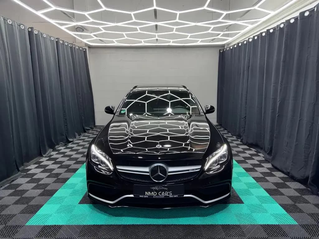 Main__Slider__Photo:Mercedes-Benz C-Class 63 AMG PANO/AHK/KEYLESSGO/SPURH/TOTW/GEPFLEGT 05/2017-0