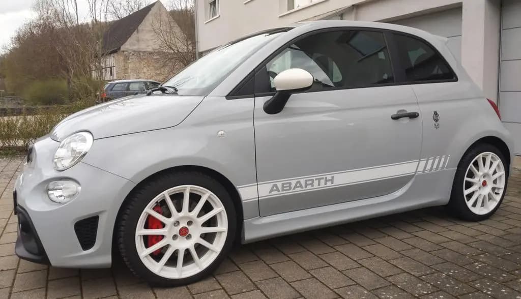 Main__Slider__Photo:Abarth 595 1.4 T-Jet 16V 595 Essesse Esseesse 07/2020-0