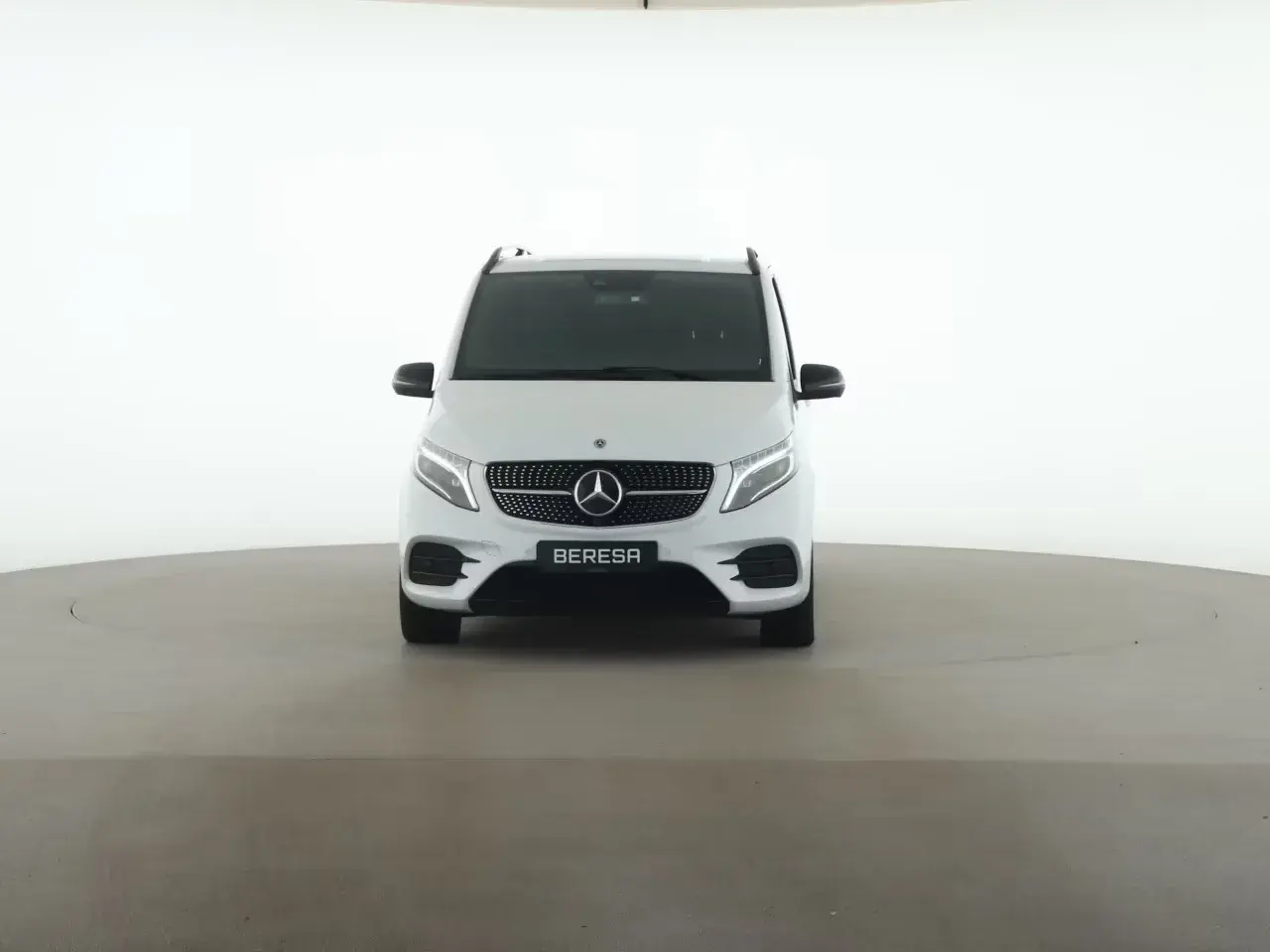 Main__Slider__Photo:Mercedes-Benz V-Class 250 06/2020-1