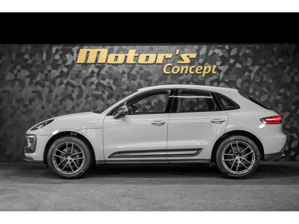 Main__Slider__Photo:Porsche Macan III T 10/2023-0