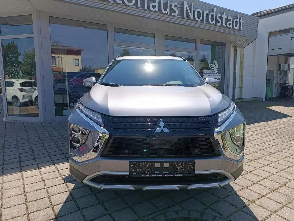 Main__Slider__Photo:Mitsubishi Eclipse Cross Plug-in Hybrid PLUS 2.4 MIVEC 4WD 12/2024-1