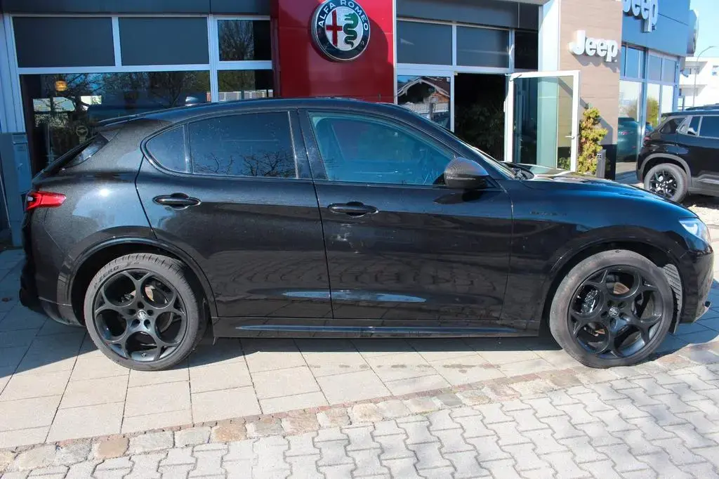 Main__Slider__Photo:Alfa Romeo Stelvio Estrema Q4 09/2022-1