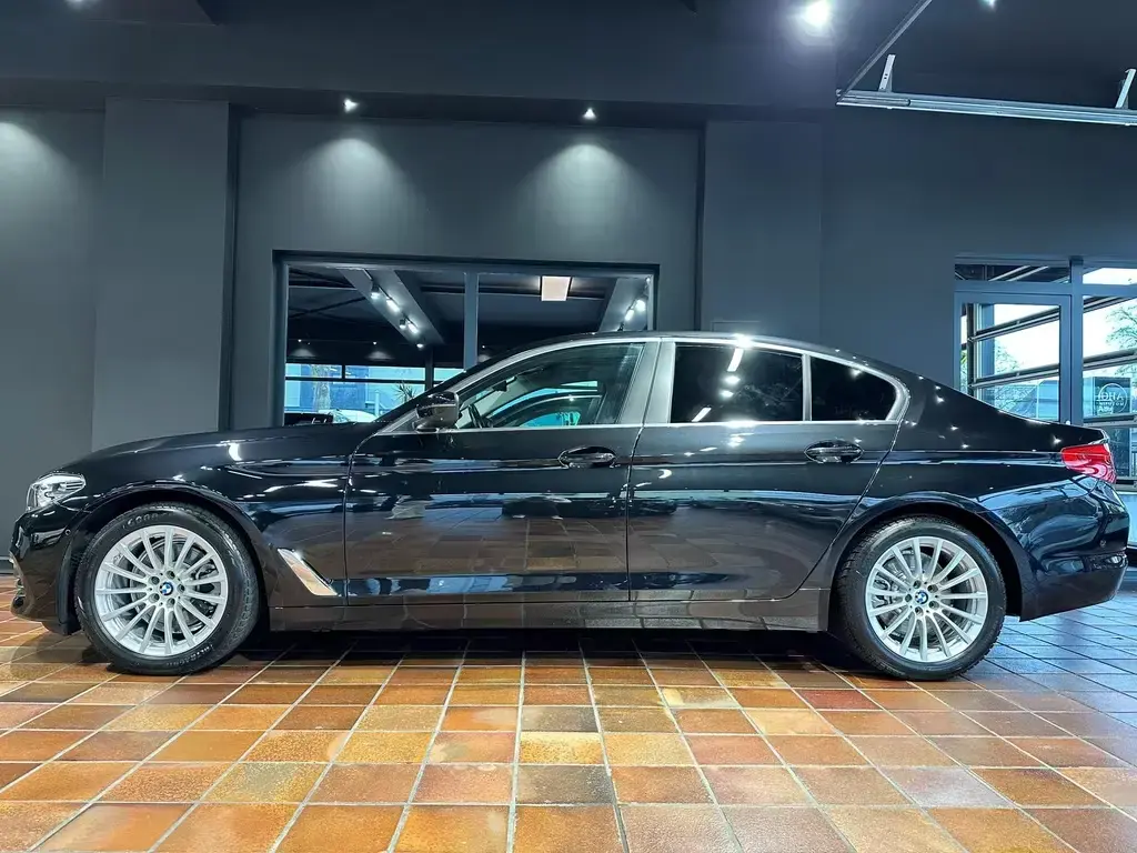 Main__Slider__Photo:BMW 5 Series 520d ACC DRIVING-ASSISTANT STANDHEIZUNG LIVE-COC 01/2020-1