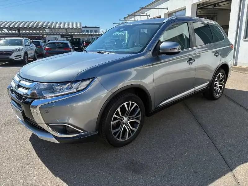 Main__Slider__Photo:Mitsubishi Outlander 2.0 4WD CVT 7-Sitzer, Top 10/2017-0