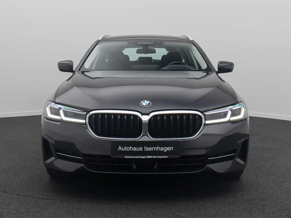 Main__Slider__Photo:BMW 5 Series 520d xD  Kamera Laser HUD DAB AHK Komfort Alarm 03/2023-1