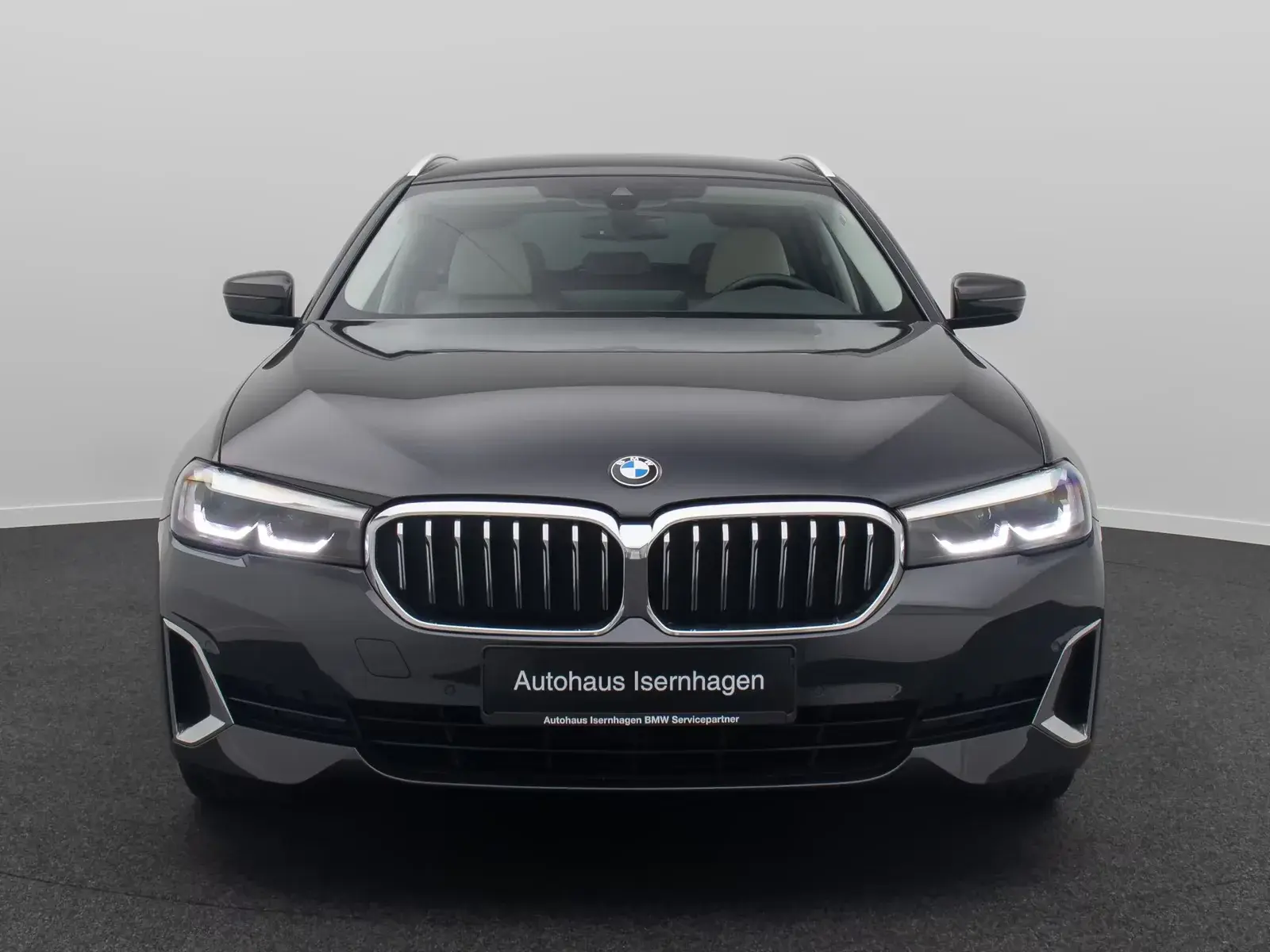 Main__Slider__Photo:BMW 5 Series 520d xD  Kamera Laser HUD DAB AHK Komfort Alarm 05/2023-1