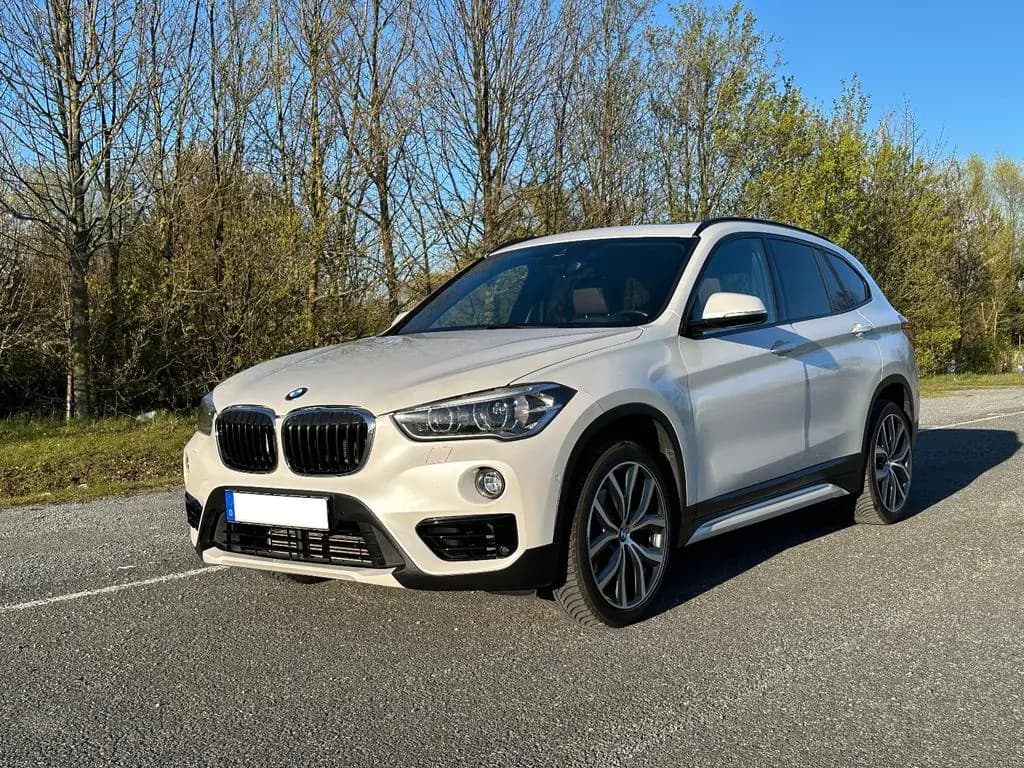 Main__Slider__Photo:BMW X1 sDrive20i Sport Line, Pano, AHK, HUD, LED 03/2018-0