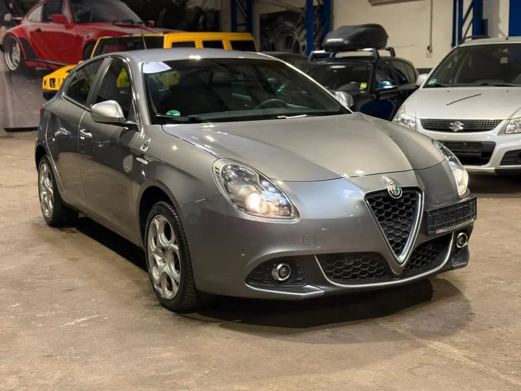 Main__Slider__Photo:Alfa Romeo Giulietta Super * Sport / 17 Zoll Felgen 02/2020-0