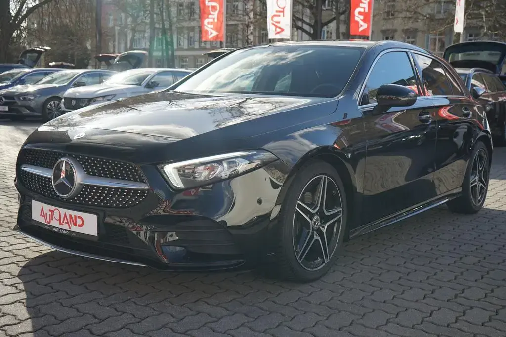 Main__Slider__Photo:Mercedes-Benz A-Class AMG Line LED Navi Sitzheizung Teilleder PDC 01/2019-1