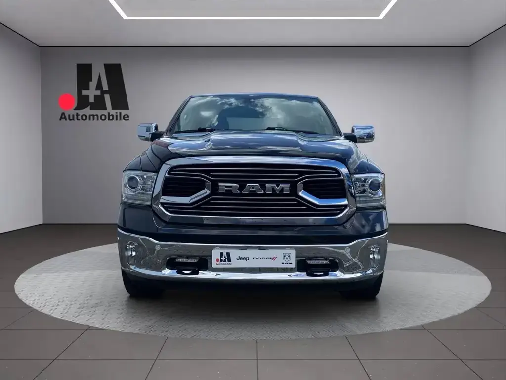 Main__Slider__Photo:Dodge Ram 1500 Laramie Classic Crew Cab 12/2019-1