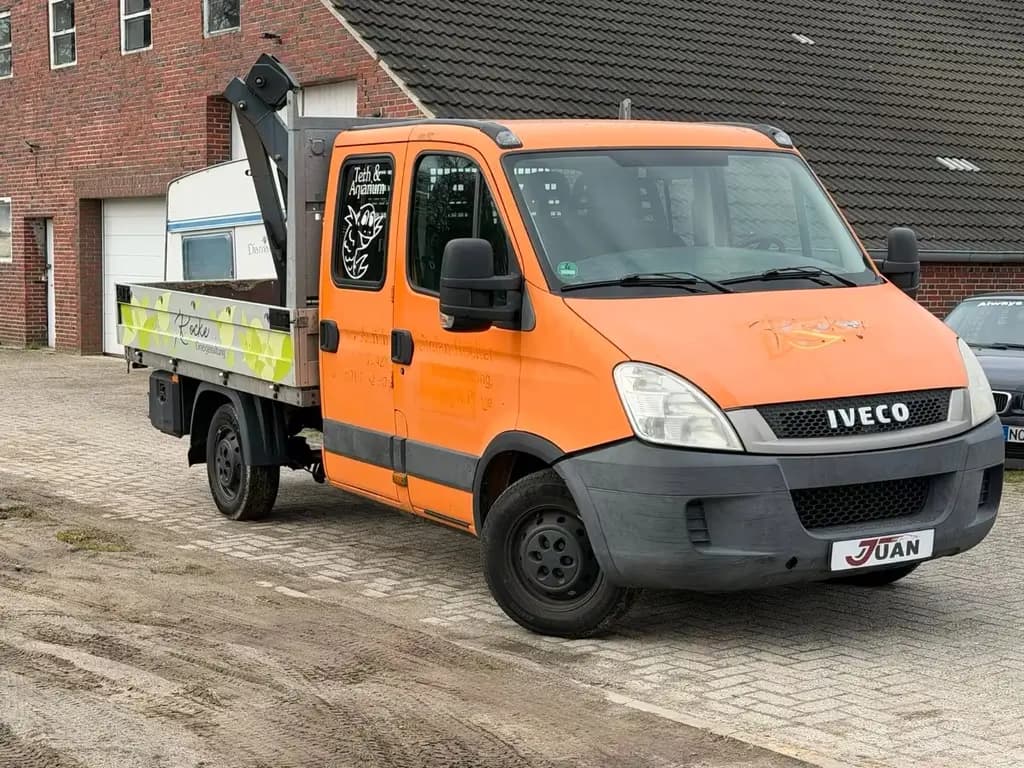 Main__Slider__Photo:Iveco Pritsche 2.3/AHK/KRAN/19% MwSt./7 Sitzer 06/2010-0