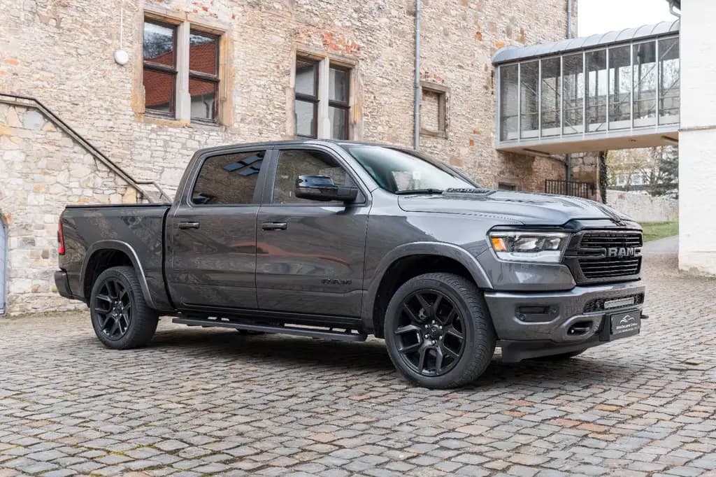 Main__Slider__Photo:Dodge RAM 5,7L Laramie CC 4X4 360° LED CARPLAY LPG AHK 11/2023-0