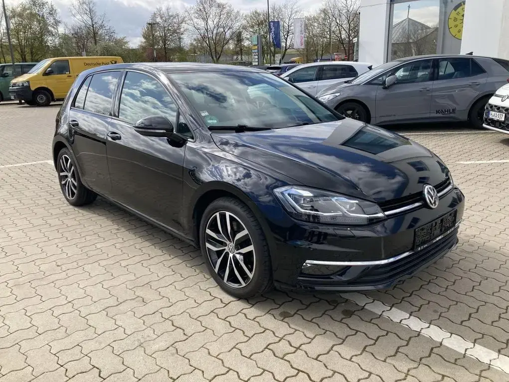 Main__Slider__Photo:Volkswagen Golf 1.5 TSI Highline Pano Black AHK LED 07/2018-1