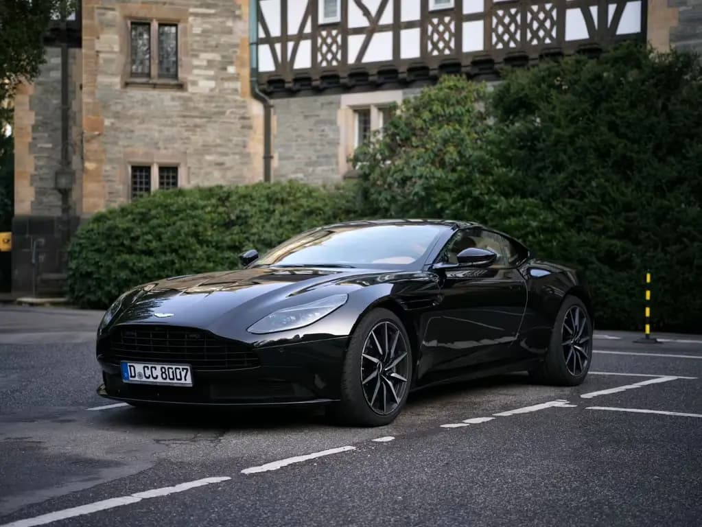 Main__Slider__Photo:Aston Martin DB11 4.0 V8 - 05/2020-0