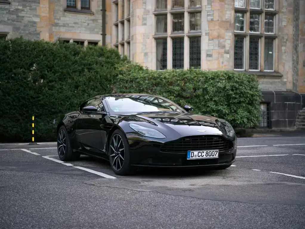 Main__Slider__Photo:Aston Martin DB11 4.0 V8 - 05/2020-1