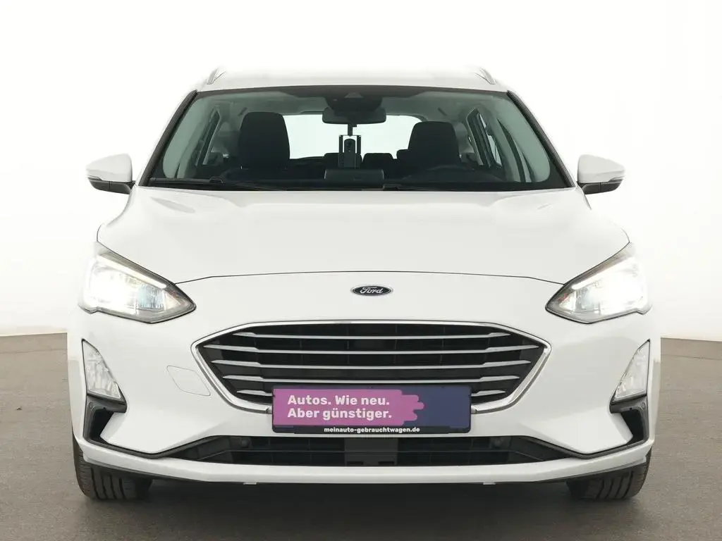Main__Slider__Photo:Ford Focus Cool & Connect CarPlay|Kamera|Winter-Paket 09/2020-1