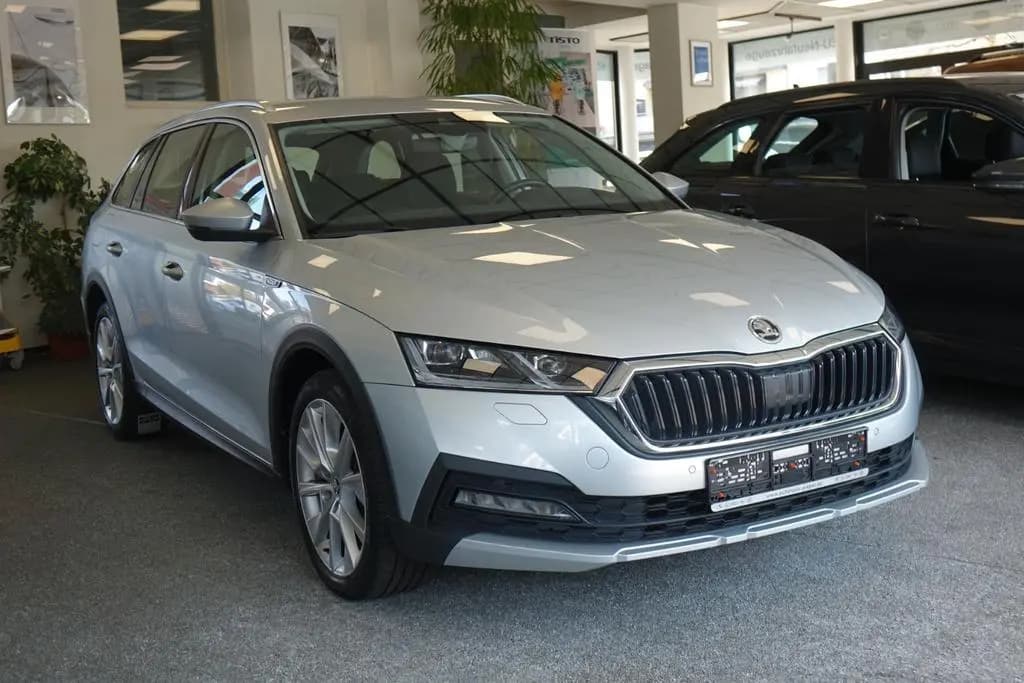 Main__Slider__Photo:Skoda Octavia Combi Scout 1.5 TSI +ACC+HUD+STHZ+Kessy+ 02/2022-0