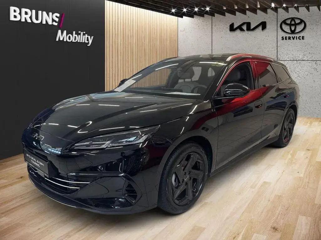 Main__Slider__Photo:BYD SEAL 6 Touring 156 kW 1.5 PHEV DM-i Comfort Head 02/2026-1