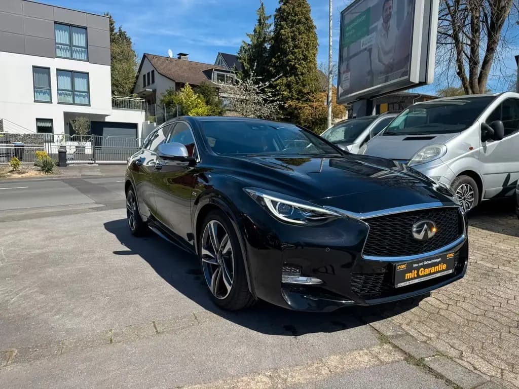 Main__Slider__Photo:Infiniti Q30 S 2.0t AWD/LED/360°/Pano/Bose 02/2017-0