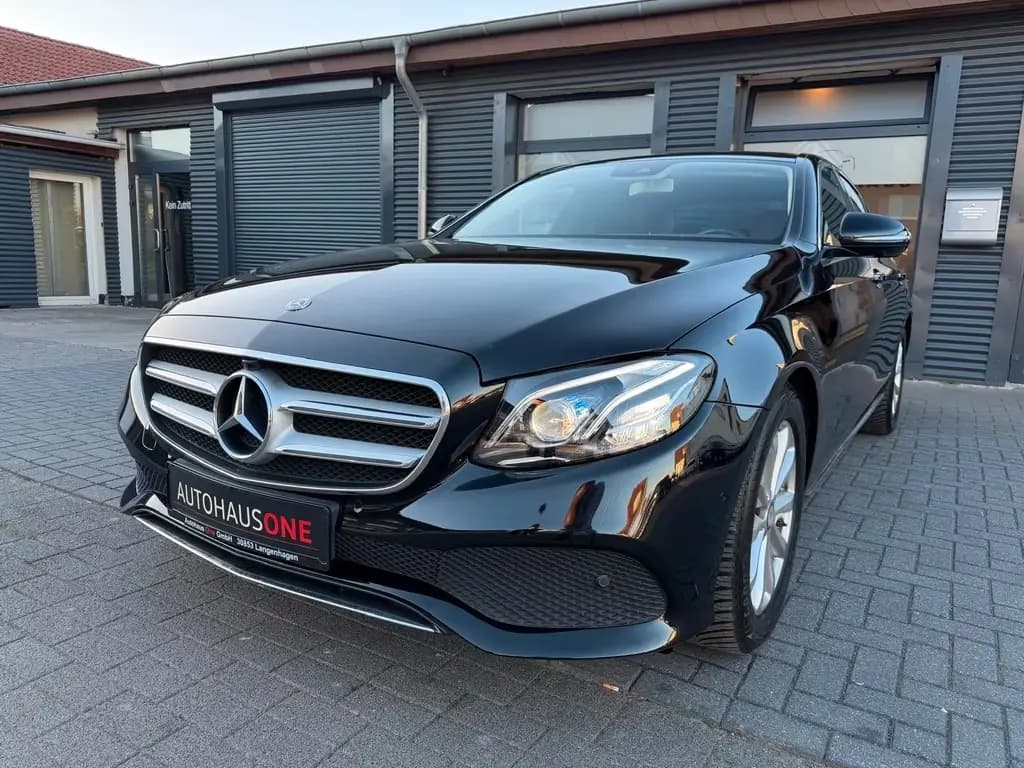 Main__Slider__Photo:Mercedes-Benz E 220 d Avantgarde MEMORY/360°KAMERA/KEYLESSGO 08/2018-0