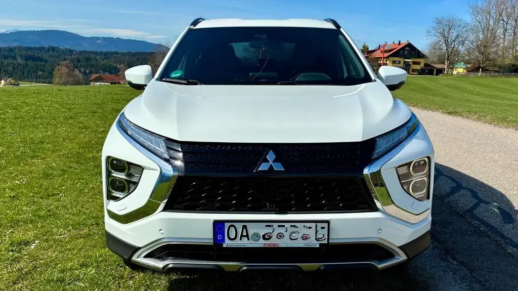 Main__Slider__Photo:Mitsubishi Eclipse Cross 2.4 PLUG-IN HYBRID 4WD Intro E... 04/2021-1