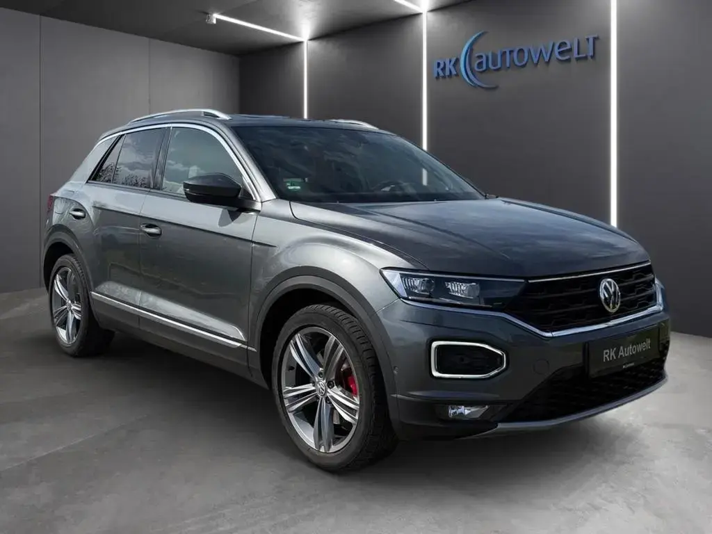 Main__Slider__Photo:Volkswagen T-Roc Sport 2.0 TSI 4Motion AHK Pano LED Leder 10/2018-1