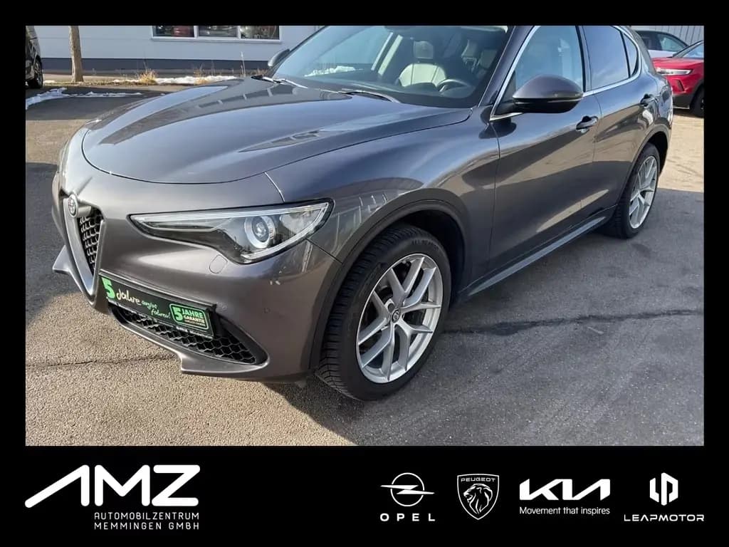 Main__Slider__Photo:Alfa Romeo Stelvio 2.0 Turbo 16V First Edition **ALLRAD** 05/2017-0