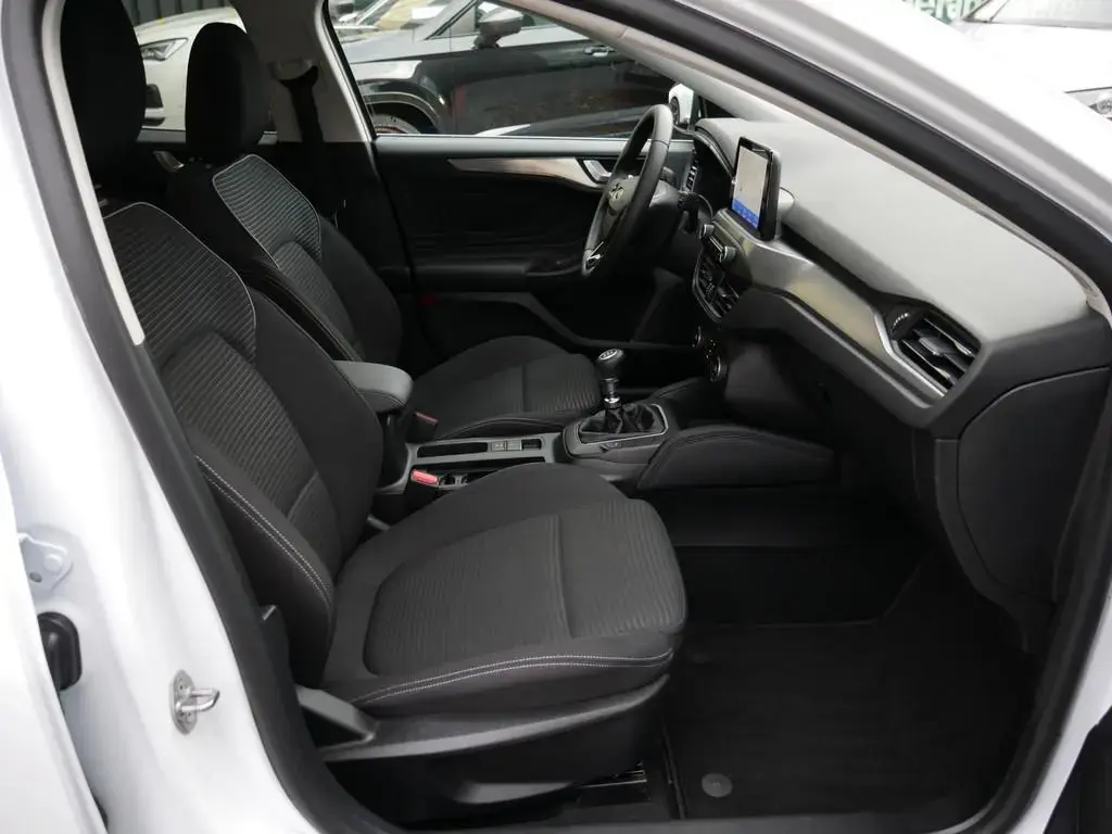 Main__Slider__Photo:Ford Focus 1.0 EcoBoost Hybrid Titanium S/S AHK LED 11/2020-1